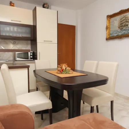 Apartment By The Sea Tucepi, Makarska - 2694 *